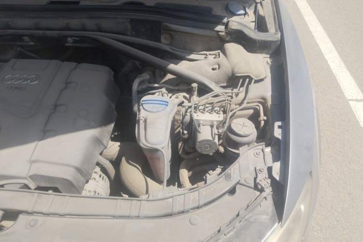 Used Audi Q5 2012 2.0TFSI Comfort Version Engine Bay Left
