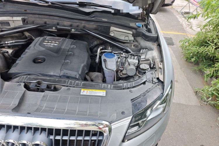 Used Audi Q5 2012 2.0TFSI Technology Model Engine Bay Left