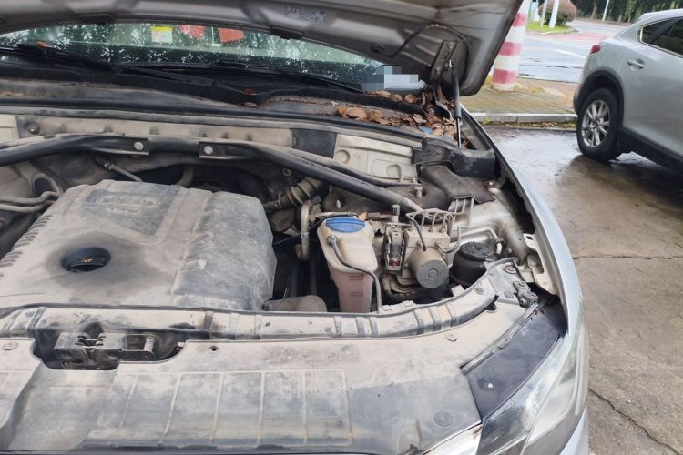 Used Audi Q5 2012 2.0TFSI Technology Model Engine Bay Left