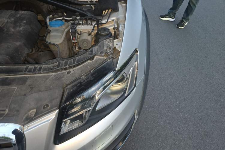 Used Audi Q5 2012 2.0TFSI Luxury Edition Engine Bay Left