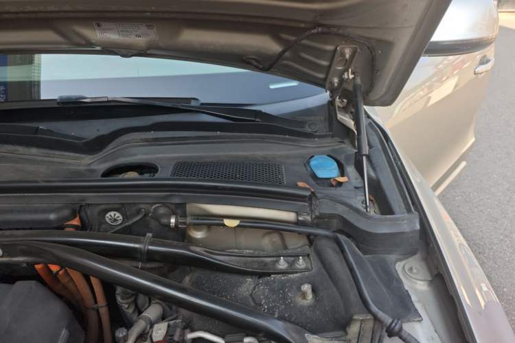 Used Audi Q5 2012 2.0TFSI hybrid Engine Bay Left