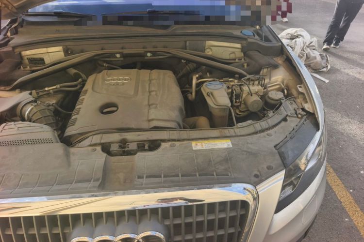 Used Audi Q5 2012 2.0TFSI Technology Model Engine Bay Left