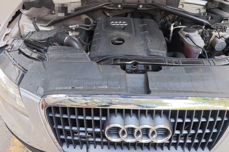 Used Audi Q5 2012 2.0TFSI Technology Model Engine Bay