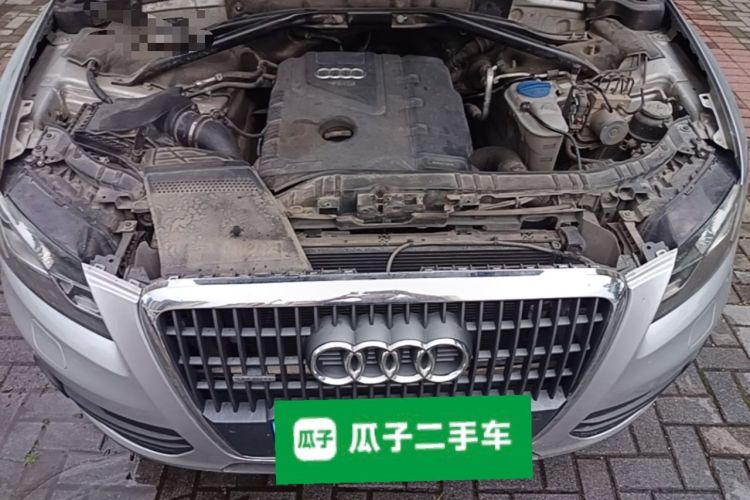 Used Audi Q5 2012 2.0TFSI Technology Model Engine Bay