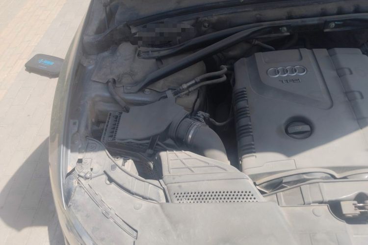 Used Audi Q5 2012 2.0TFSI Comfort Version Engine Bay Right