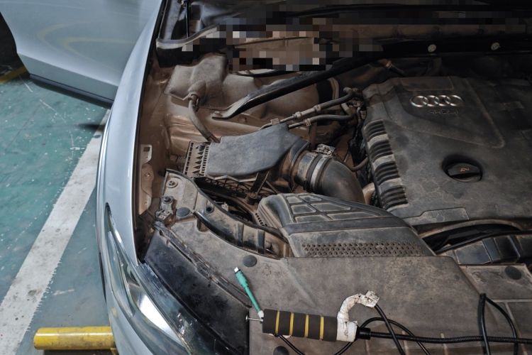 Used Audi Q5 2012 2.0TFSI Comfort Version Engine Bay Right