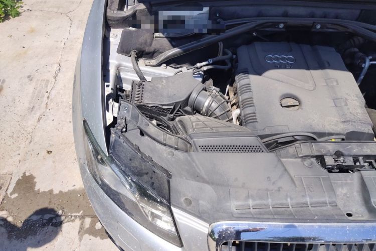 Used Audi Q5 2012 2.0TFSI Technology Model Engine Bay Right