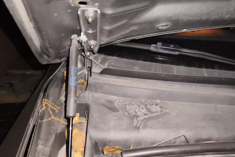 Used Audi Q5 2012 2.0TFSI Technology Model Engine Bay Right
