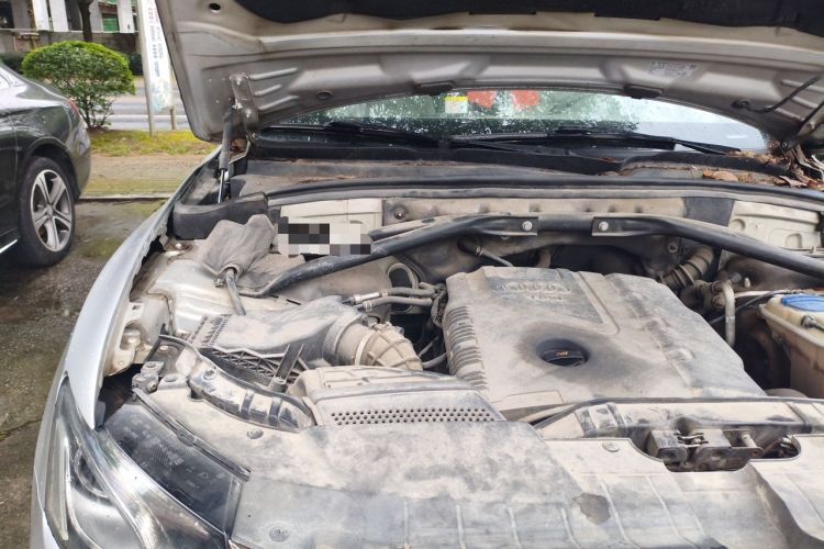 Used Audi Q5 2012 2.0TFSI Technology Model Engine Bay Right