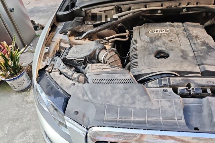 Used Audi Q5 2012 2.0TFSI Technology Model Engine Bay Right
