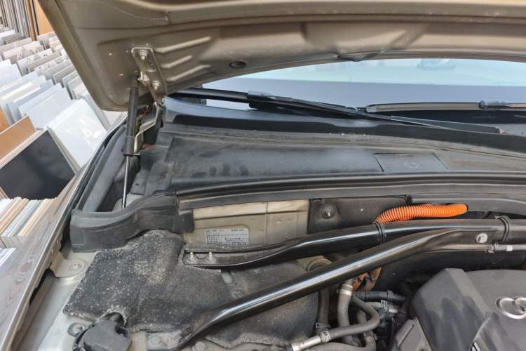 Used Audi Q5 2012 2.0TFSI hybrid Engine Bay Right