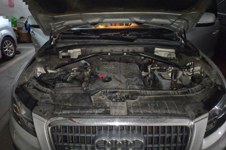 Used Audi Q5 2012 2.0TFSI Comfort Version Engine Bay Right