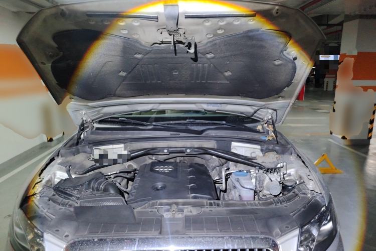 Used Audi Q5 2012 2.0TFSI Technology Model Engine Bay