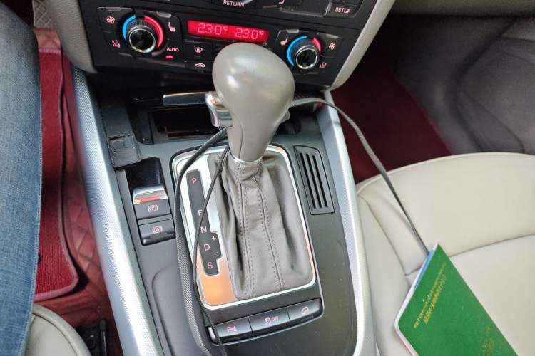Used Audi Q5 2012 2.0TFSI Technology Model Gear Lever