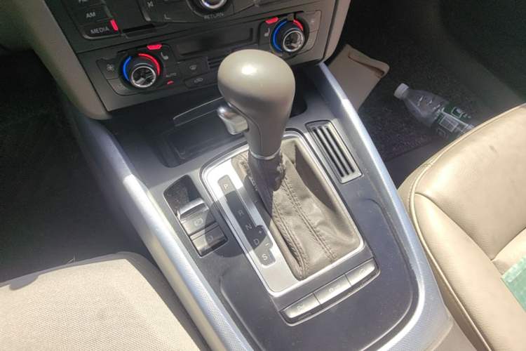 Used Audi Q5 2012 2.0TFSI Technology Model Gear Lever
