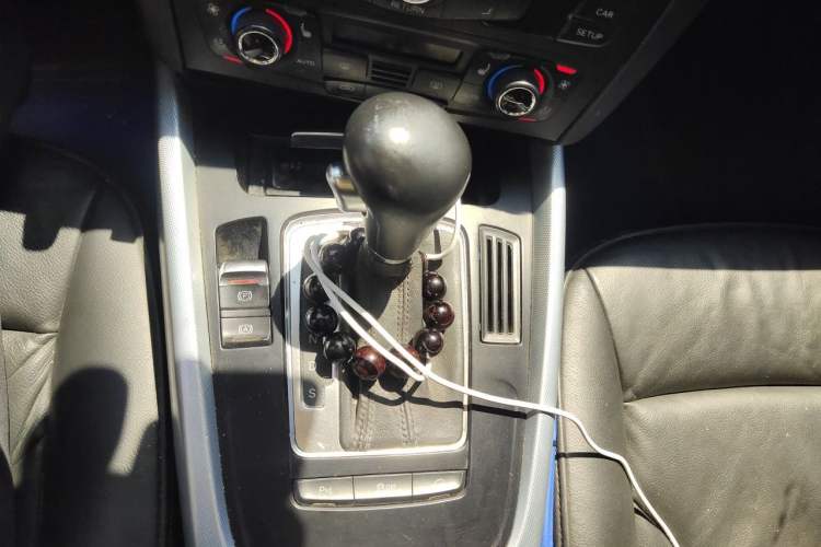 Used Audi Q5 2012 2.0TFSI Technology Model Gear Lever