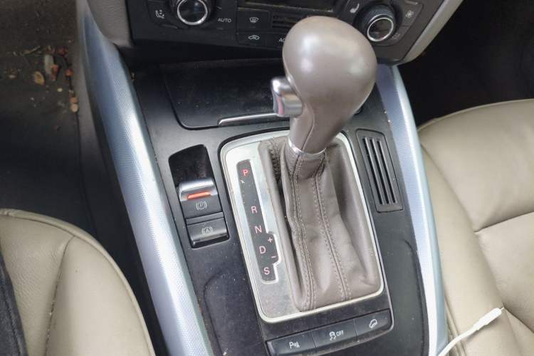 Used Audi Q5 2012 2.0TFSI Technology Model Gear Lever
