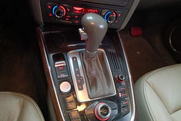 Used Audi Q5 2012 2.0TFSI Comfort Version Gear Lever