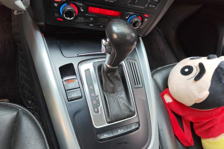 Used Audi Q5 2012 2.0TFSI Technology Model Gear Lever