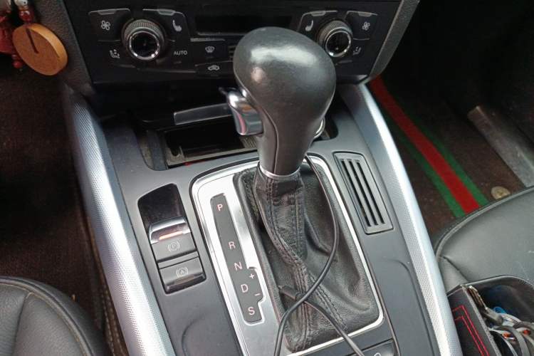 Used Audi Q5 2012 2.0TFSI Technology Model Gear Lever
