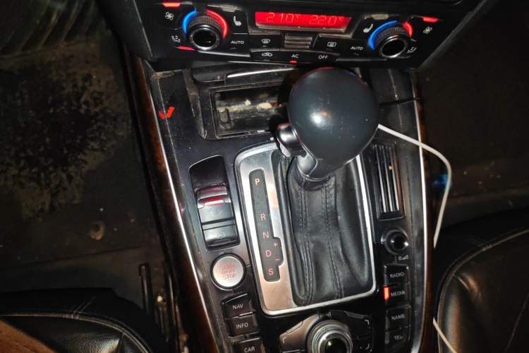 Used Audi Q5 2012 2.0TFSI Comfort Version Gear Lever
