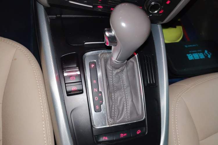 Used Audi Q5 2012 2.0TFSI Technology Model Gear Lever