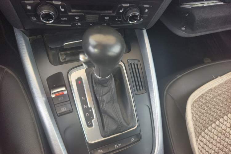 Used Audi Q5 2012 2.0TFSI Technology Model Gear Lever