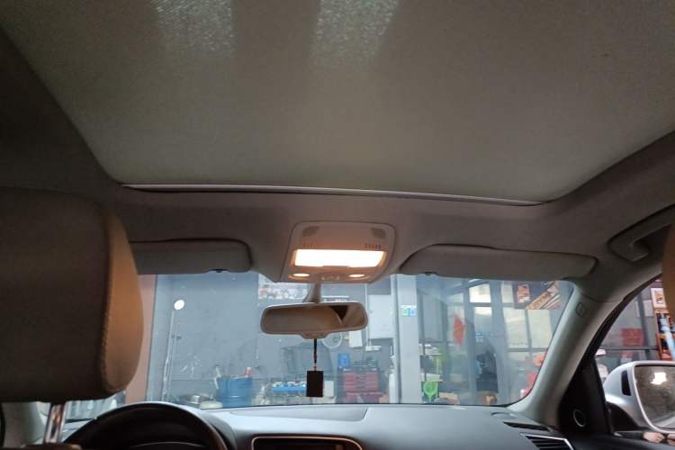 Used Audi Q5 2012 2.0TFSI Comfort Version Headliner