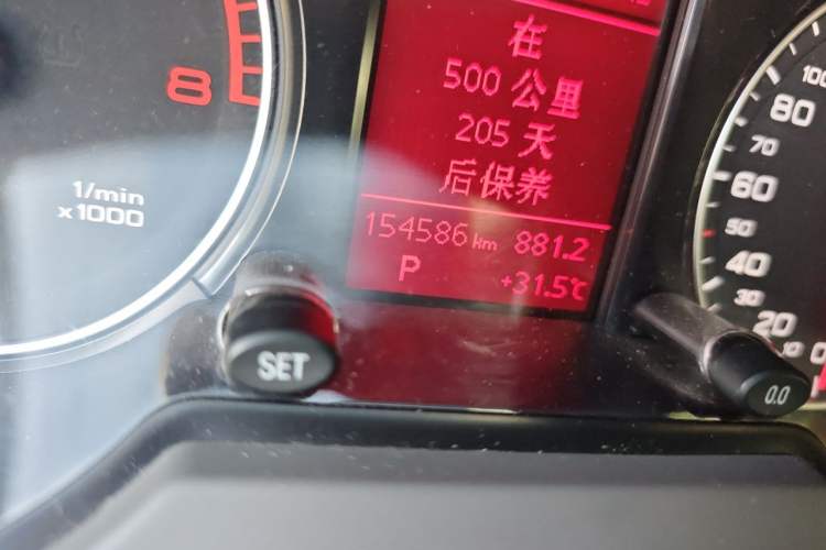 Used Audi Q5 2012 2.0TFSI Technology Model Odometer Close Up