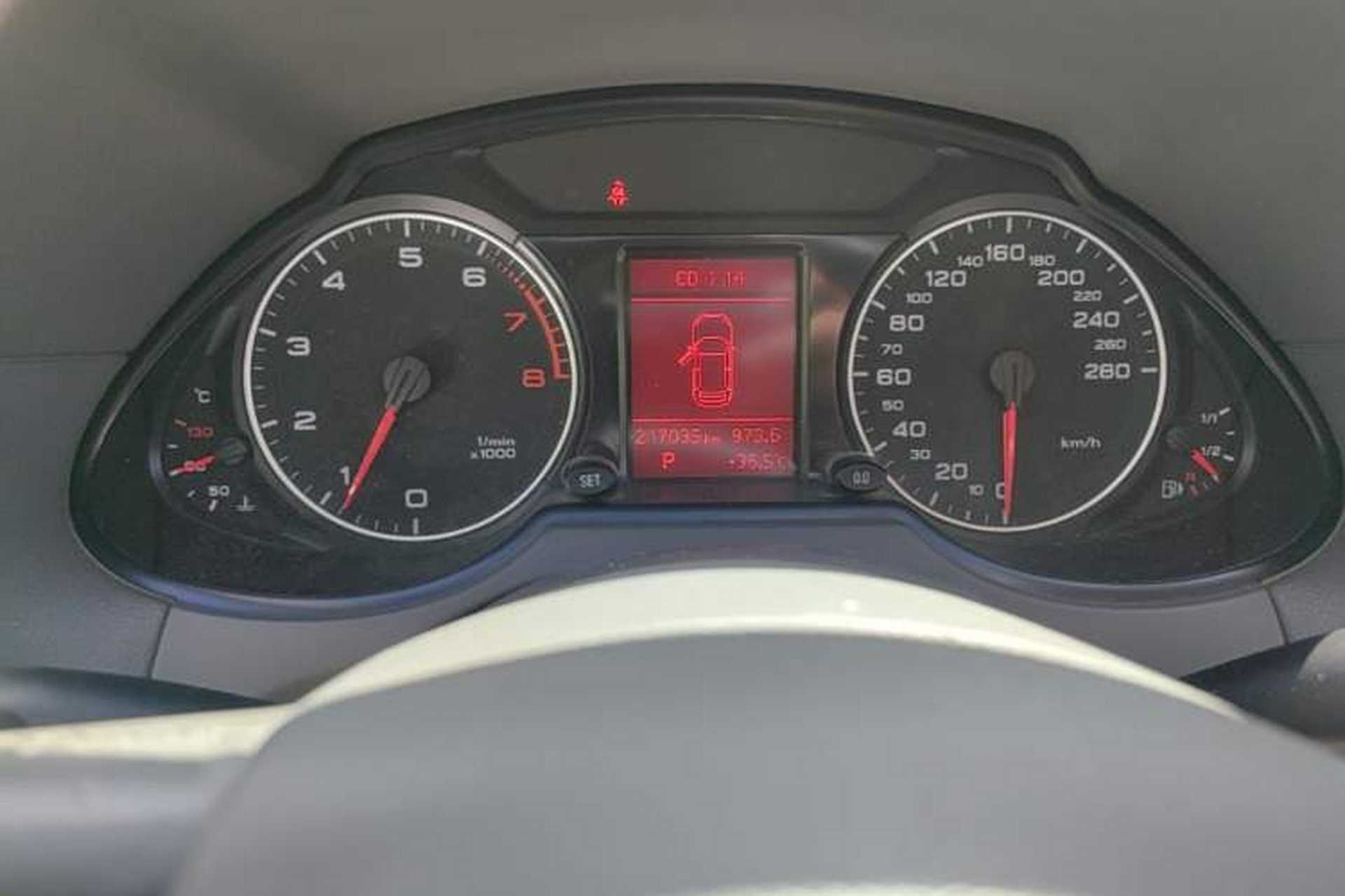 Used Audi Q5 2012 2.0TFSI Technology Model Odometer Close Up