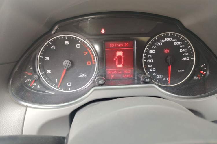 Used Audi Q5 2012 2.0TFSI Trendy Edition Odometer Close Up