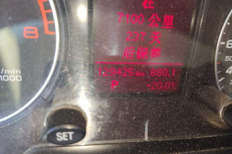 Used Audi Q5 2012 2.0TFSI Technology Model Odometer Close Up