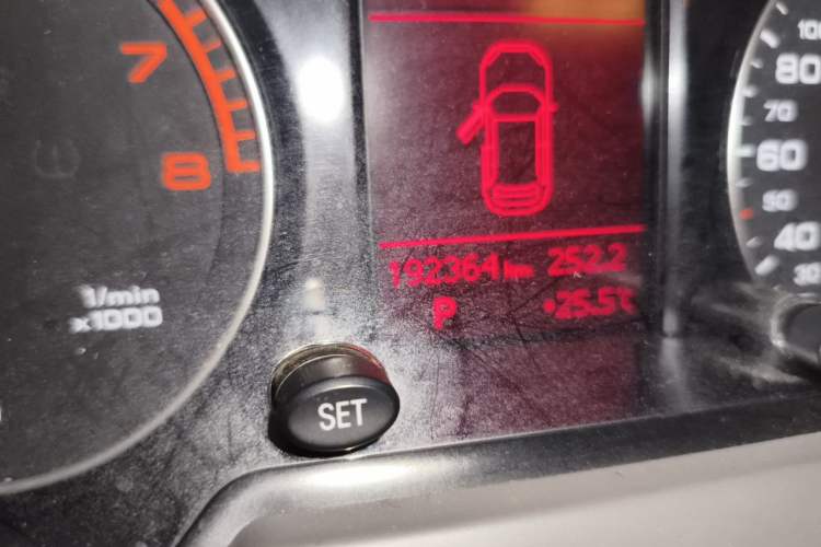 Used Audi Q5 2012 2.0TFSI Technology Model Odometer Close Up