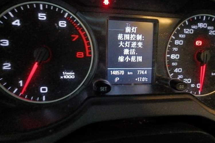 Used Audi Q5 2012 2.0TFSI Comfort Version Odometer Close Up