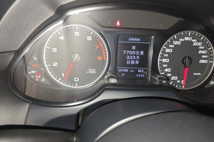 Used Audi Q5 2012 2.0TFSI Luxury Edition Odometer Close Up