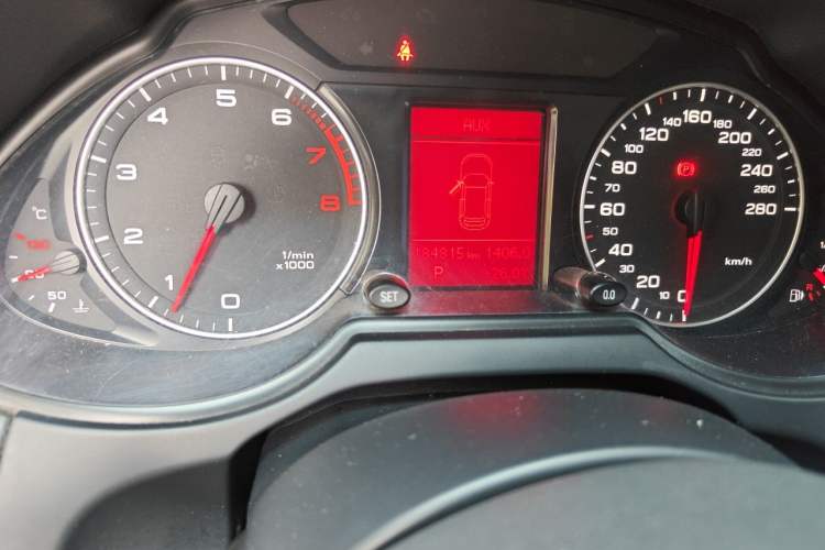 Used Audi Q5 2012 2.0TFSI Technology Model Odometer Close Up