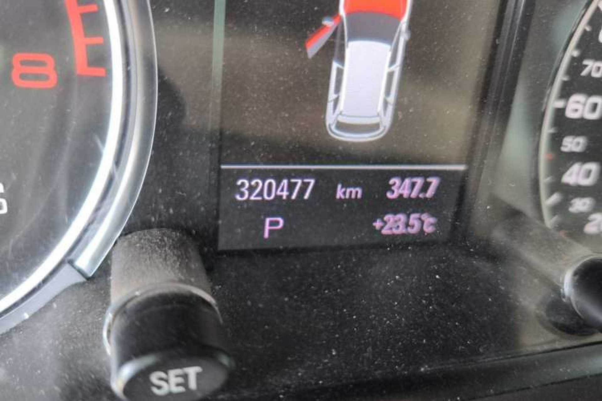 Used Audi Q5 2012 2.0TFSI Comfort Version Odometer Close Up
