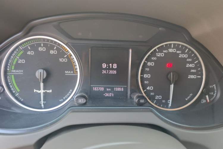 Used Audi Q5 2012 2.0TFSI hybrid Odometer Close Up