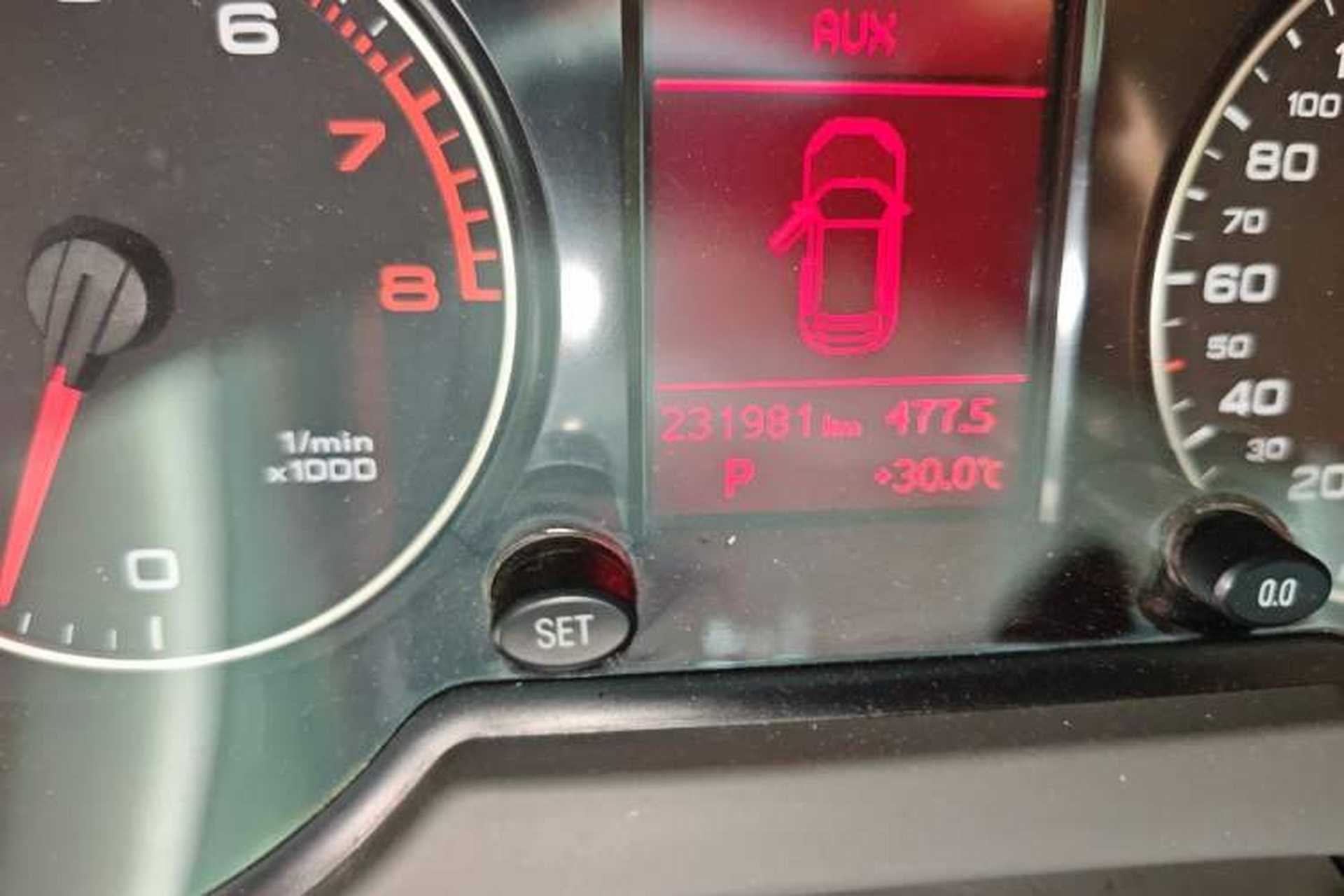 Used Audi Q5 2012 2.0TFSI Technology Model Odometer Close Up