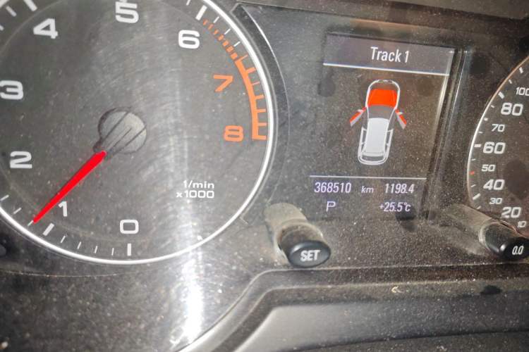 Used Audi Q5 2012 2.0TFSI Comfort Version Odometer Close Up