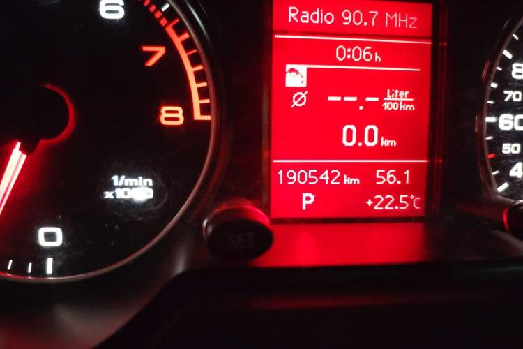 Used Audi Q5 2012 2.0TFSI Technology Model Odometer Close Up