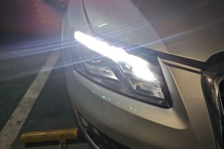 Used Audi Q5 2012 2.0TFSI Comfort Version Right Front Headlight