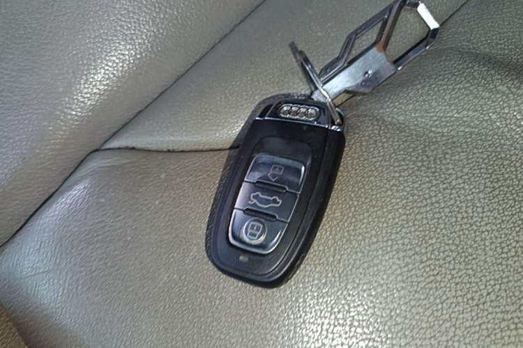 Used Audi Q5 2012 2.0TFSI Technology Model Vehicle Key
