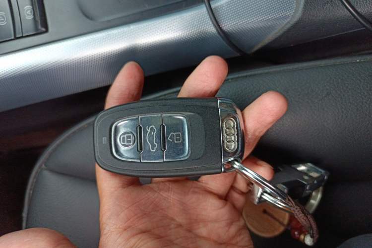 Used Audi Q5 2012 2.0TFSI Technology Model Vehicle Key