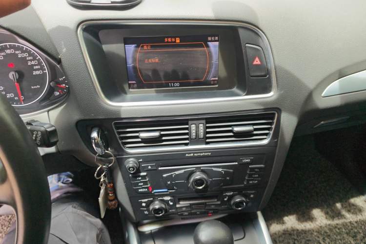 Used Audi Q5 2012 2.0TFSI Technology Model Audio And AC Panel