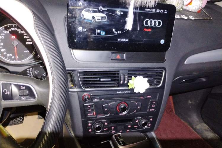 Used Audi Q5 2012 2.0TFSI Technology Model Audio And AC Panel