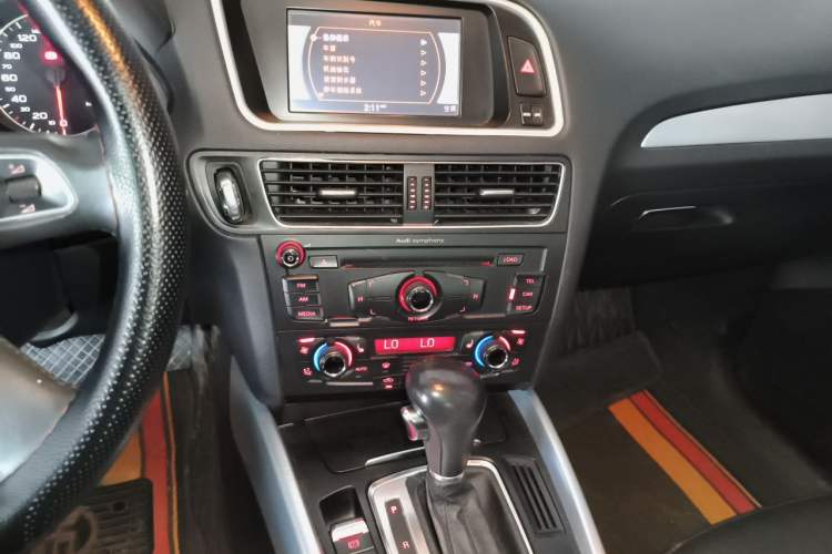 Used Audi Q5 2012 2.0TFSI Technology Model Audio And AC Panel