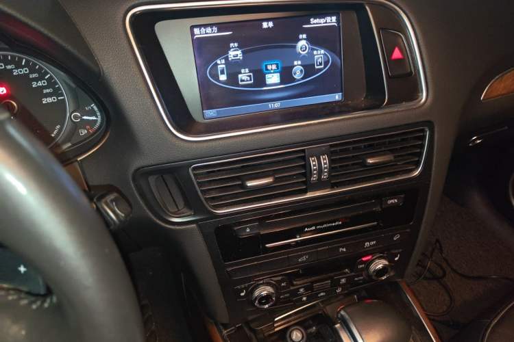 Used Audi Q5 2012 2.0TFSI hybrid Audio And AC Panel