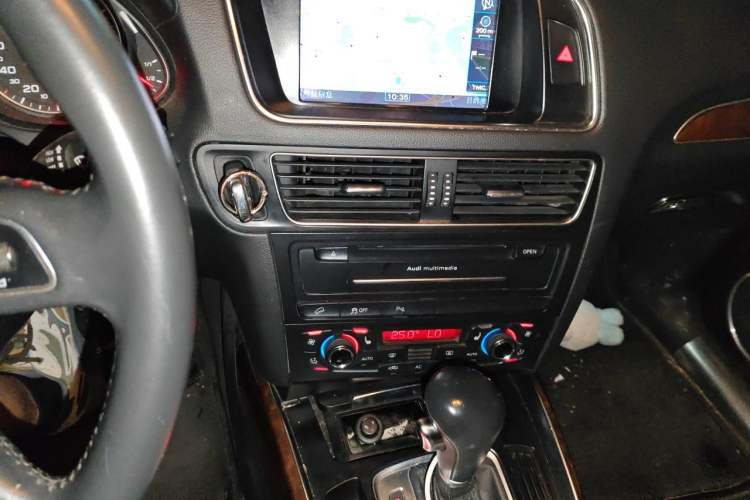 Used Audi Q5 2012 2.0TFSI Comfort Version Audio And AC Panel
