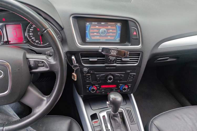 Used Audi Q5 2012 2.0TFSI Technology Model Audio And AC Panel